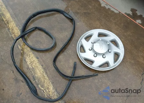 2014 Ford Econoline E250 Van z USA, uszkodzony, nr VIN 1FTNS2EWXEDA01133